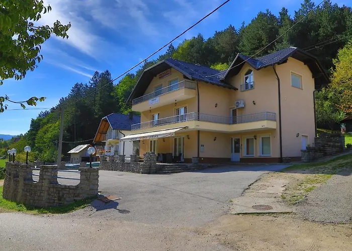 Apartments Crvena Jabuka
