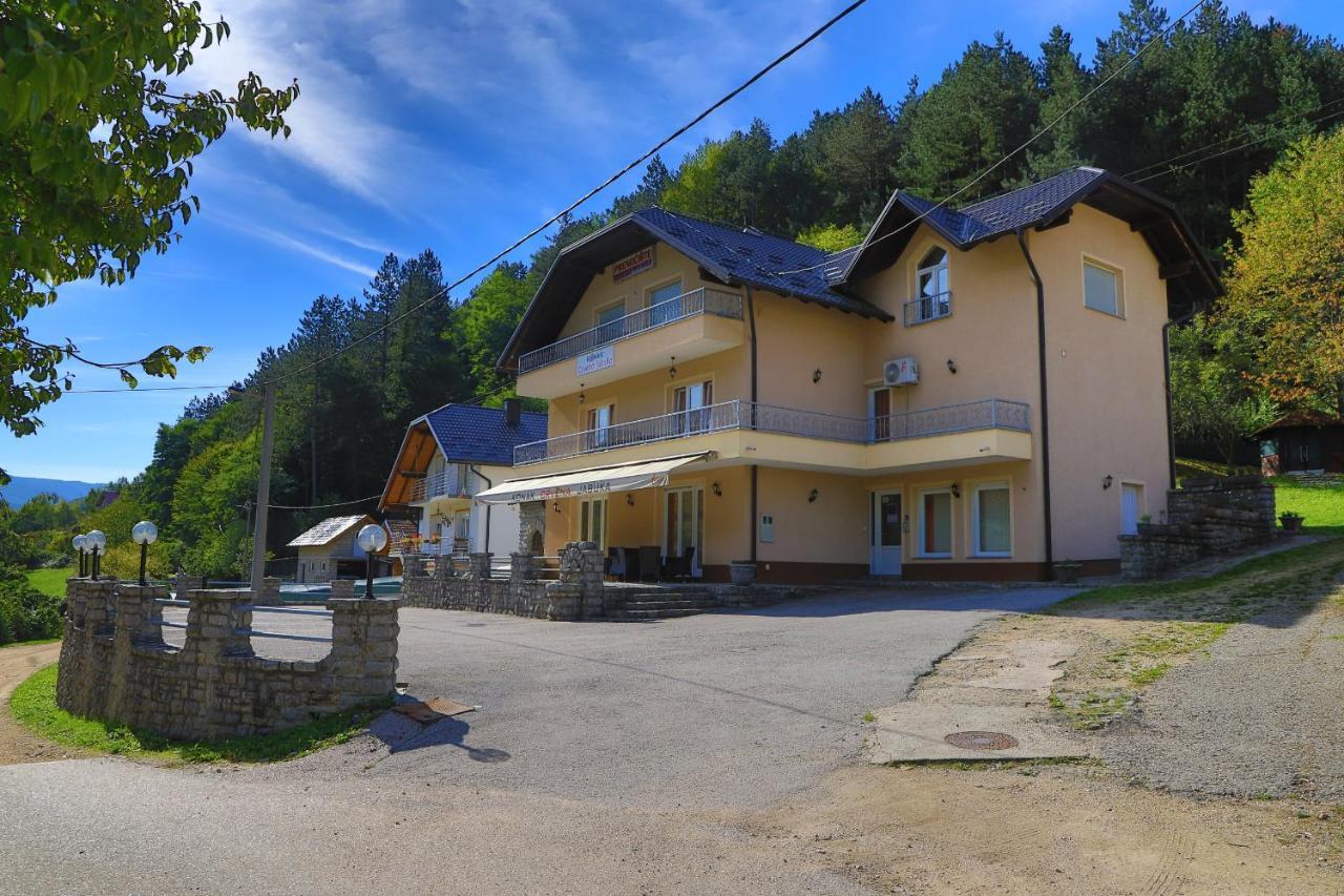 Crvena Jabuka Apartment *