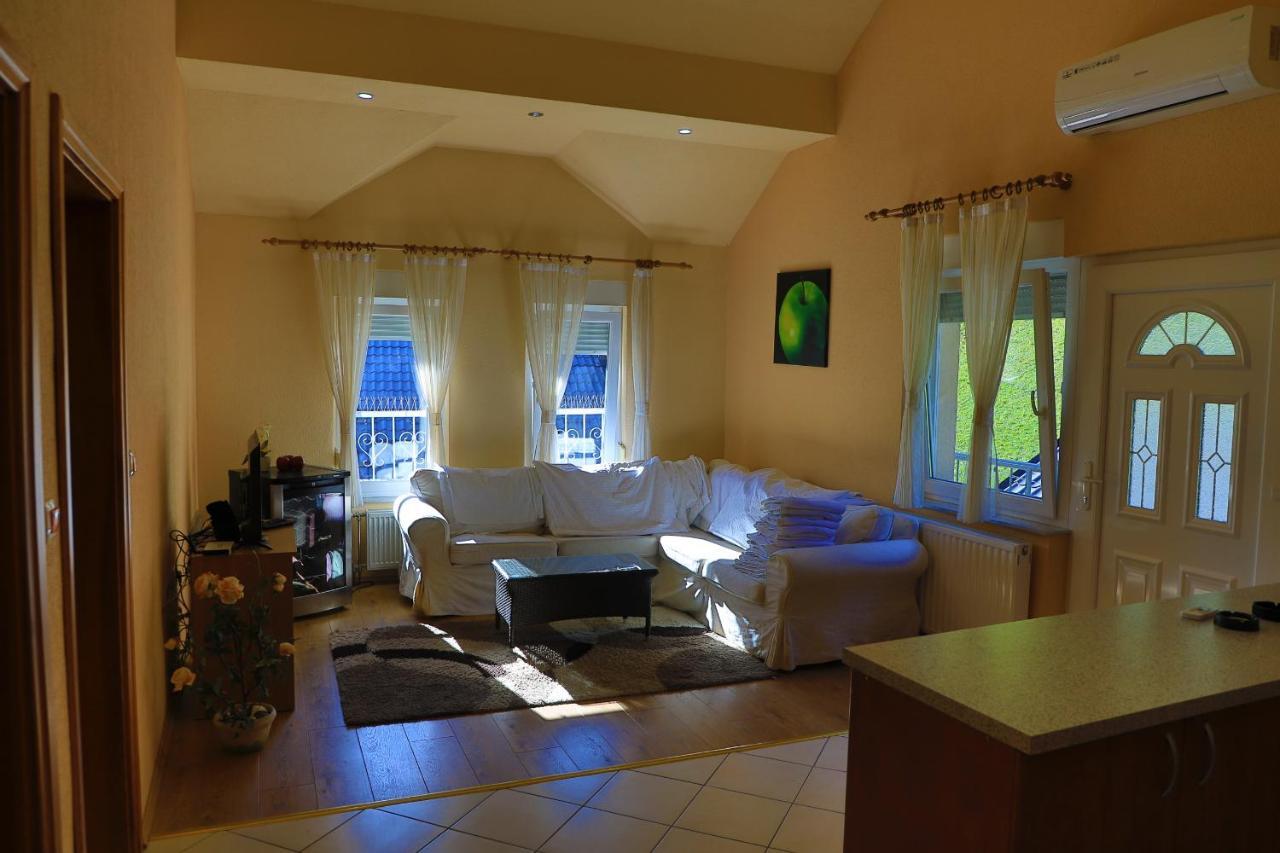 Crvena Jabuka Apartment *
