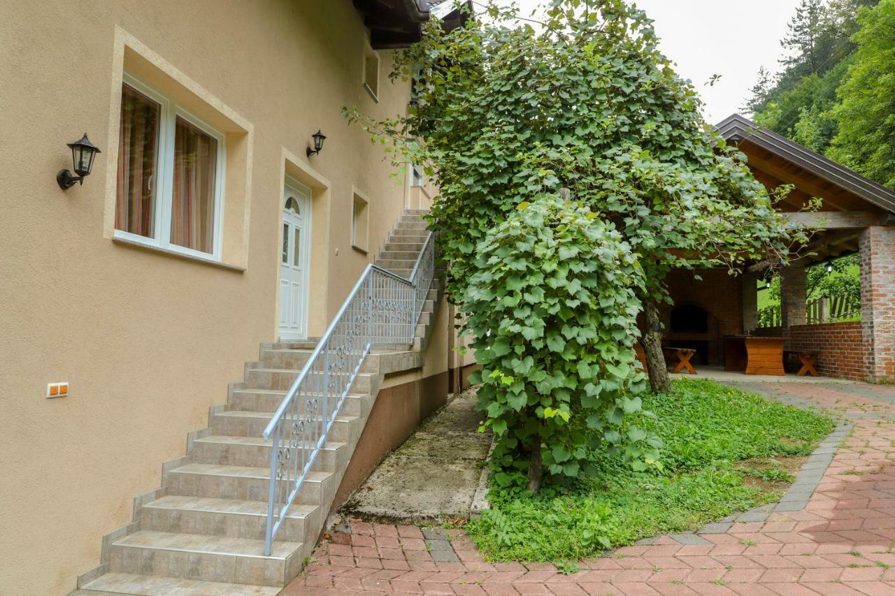 Crvena Jabuka Apartment *