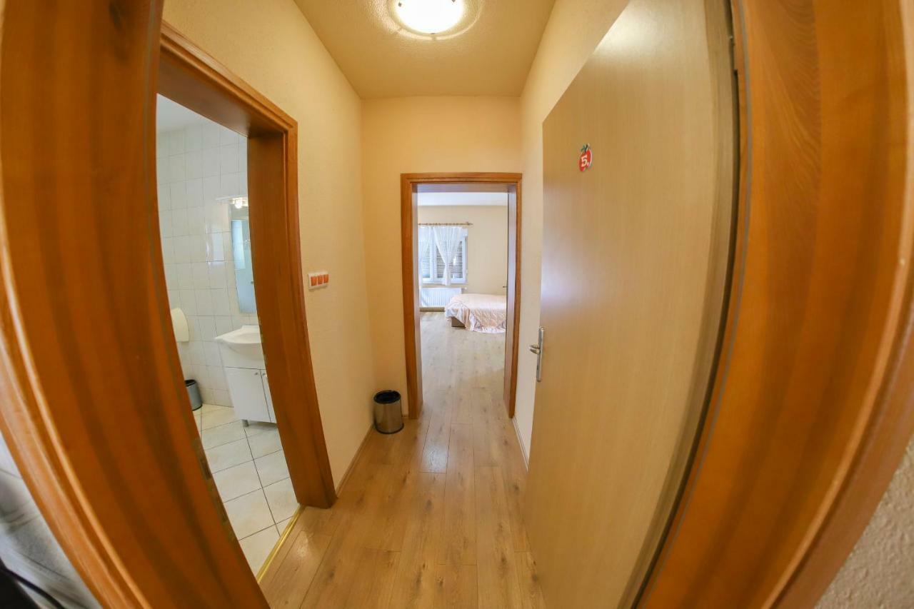 Crvena Jabuka Apartment *