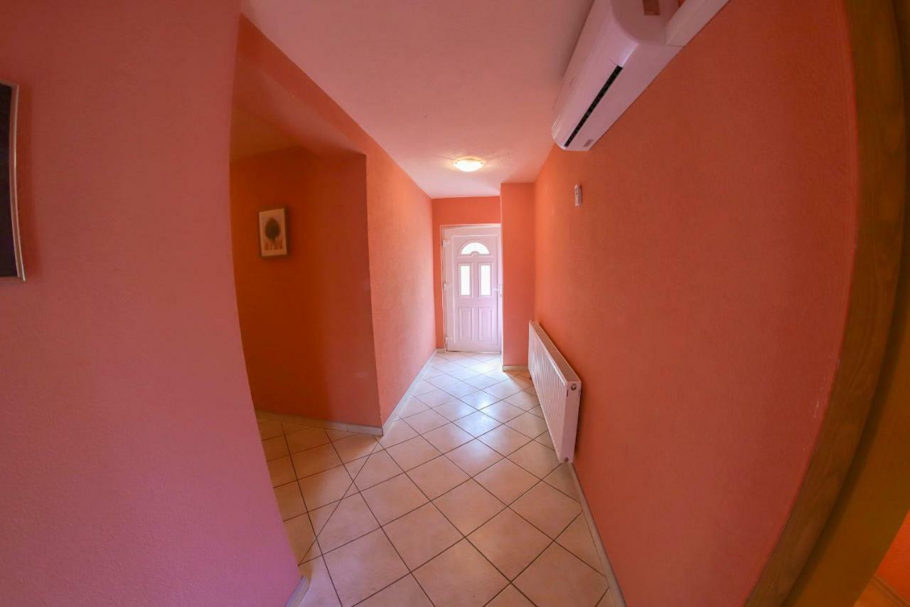 Crvena Jabuka Apartment *
